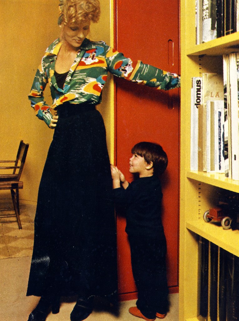 Recevoir chez soi: Black skirt, tank top and print chiffon blouse by Chloé. Black suede shoes by Charles Jourdan. 