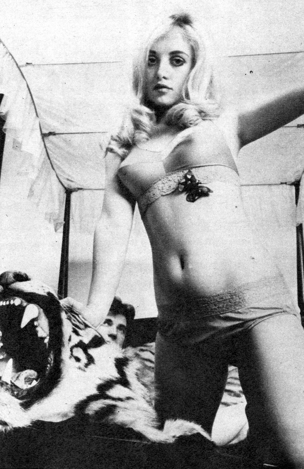 next-time-you-take-off-your-clothes-jean-claude-volpeliere-she-november-1970-4