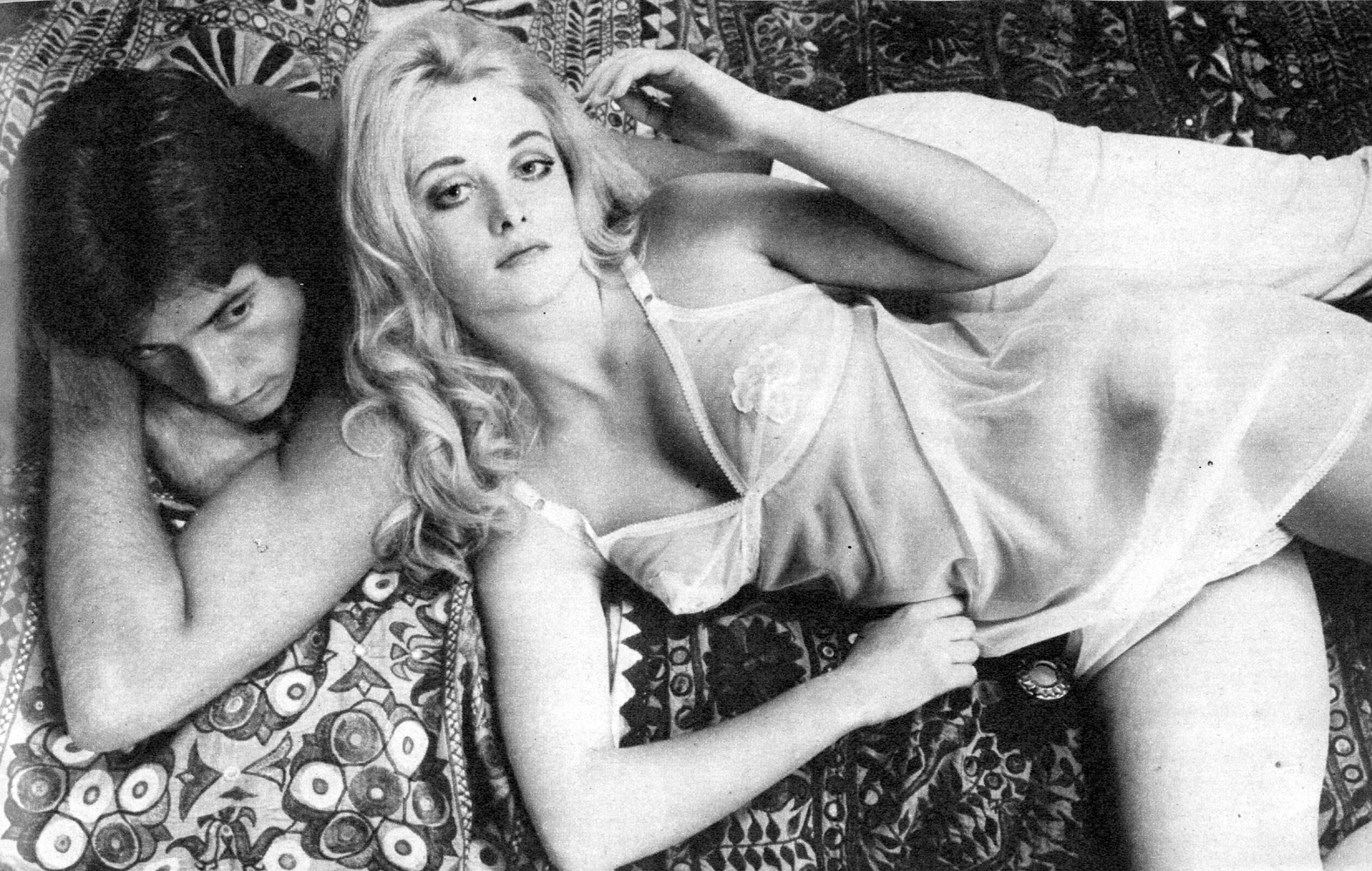 next-time-you-take-off-your-clothes-jean-claude-volpeliere-she-november-1970-5