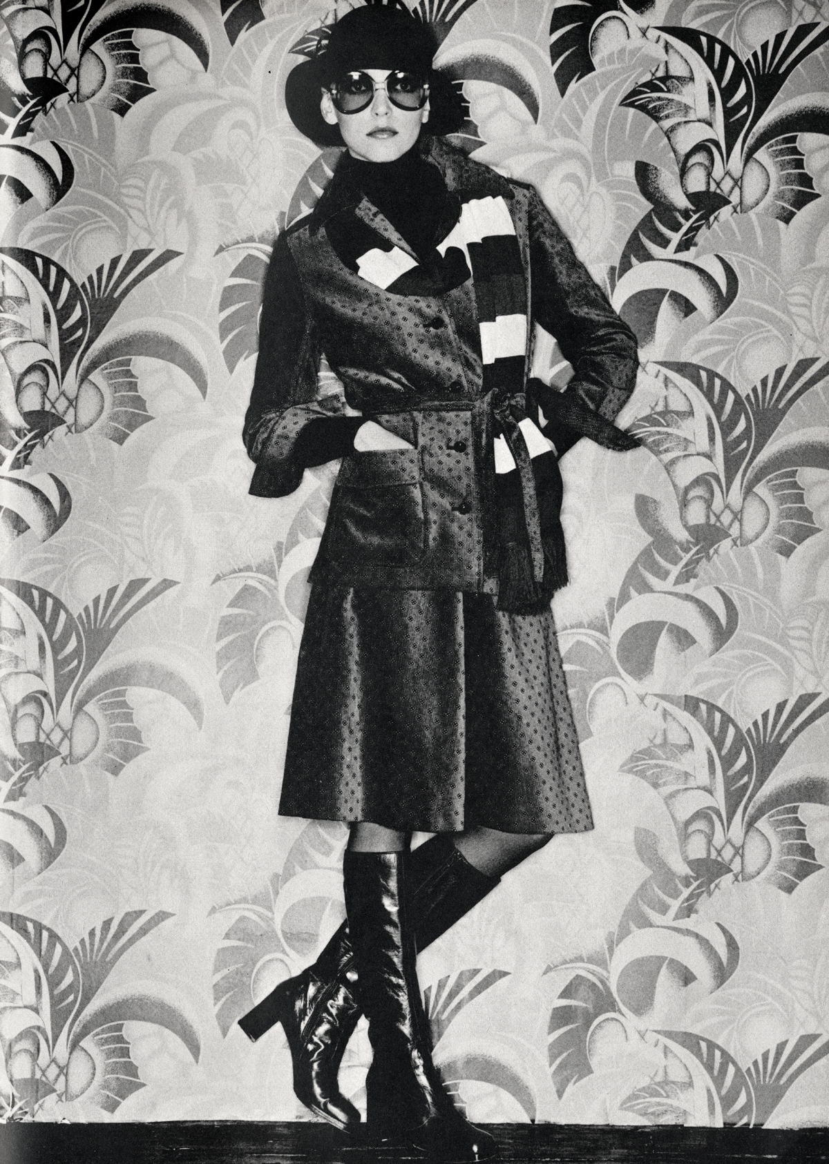 The Velvet Touch - Terence Donovan - Harpers November 1974 e